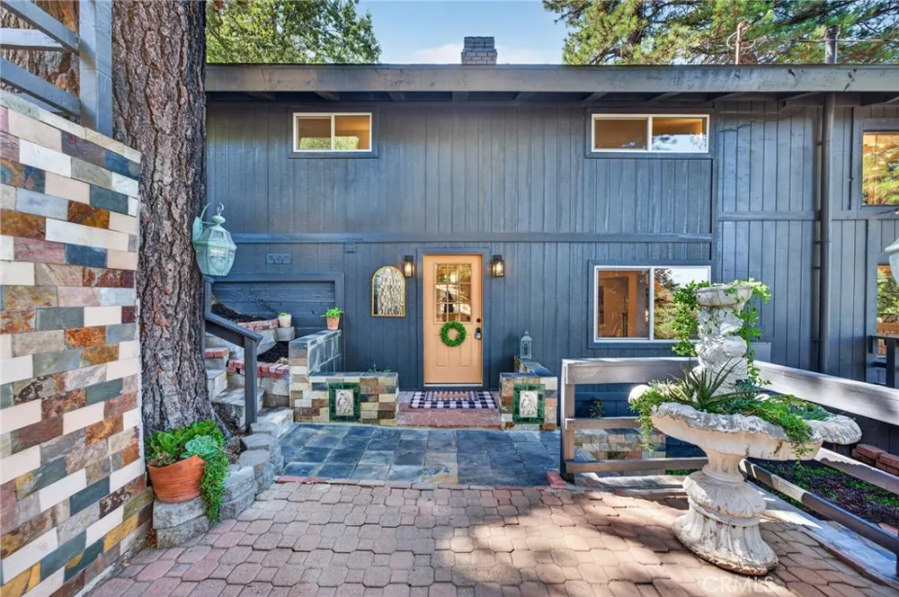30916 Glen Oak Running Springs, CA 92382