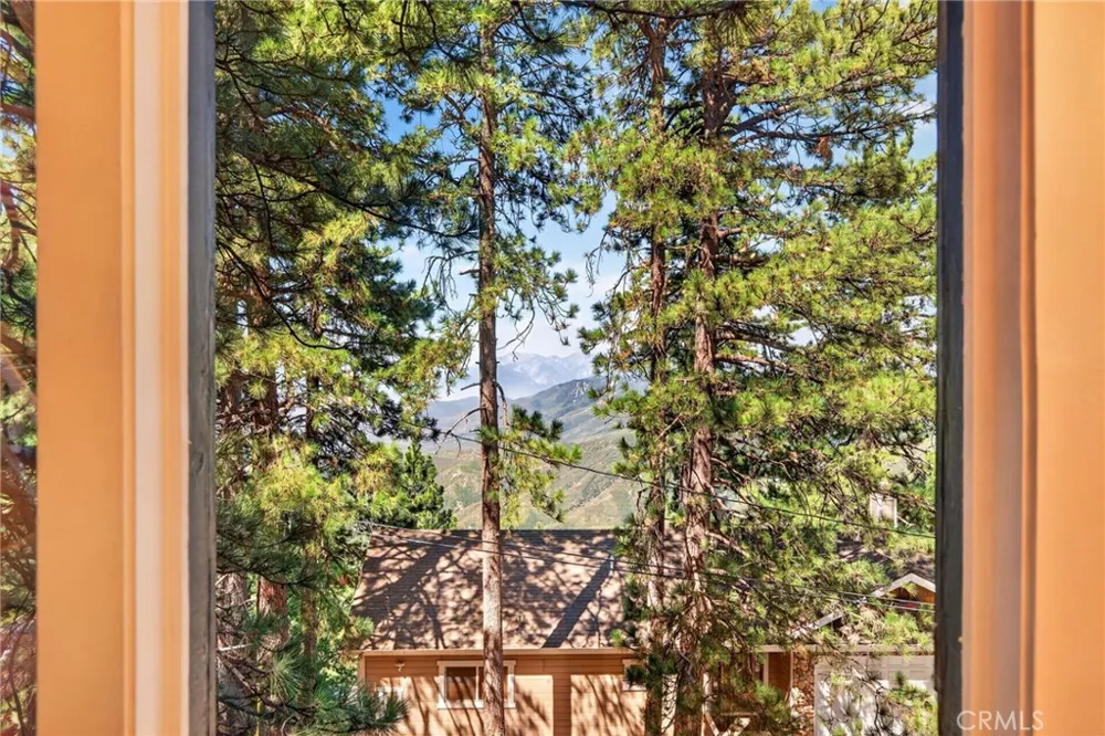 30916 Glen Oak Running Springs, CA 92382