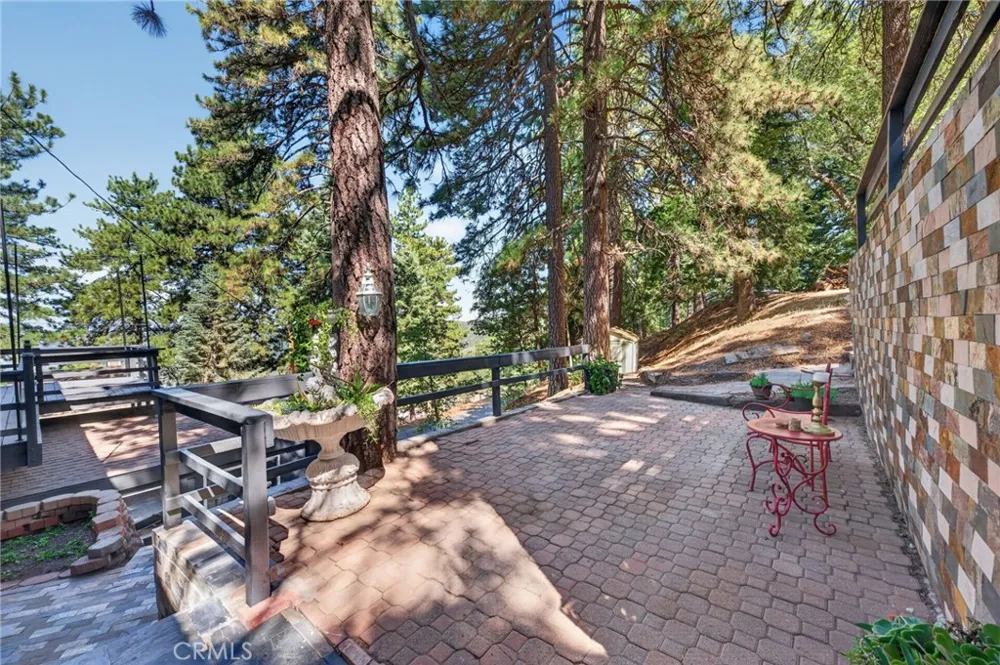 30916 Glen Oak Running Springs, CA 92382