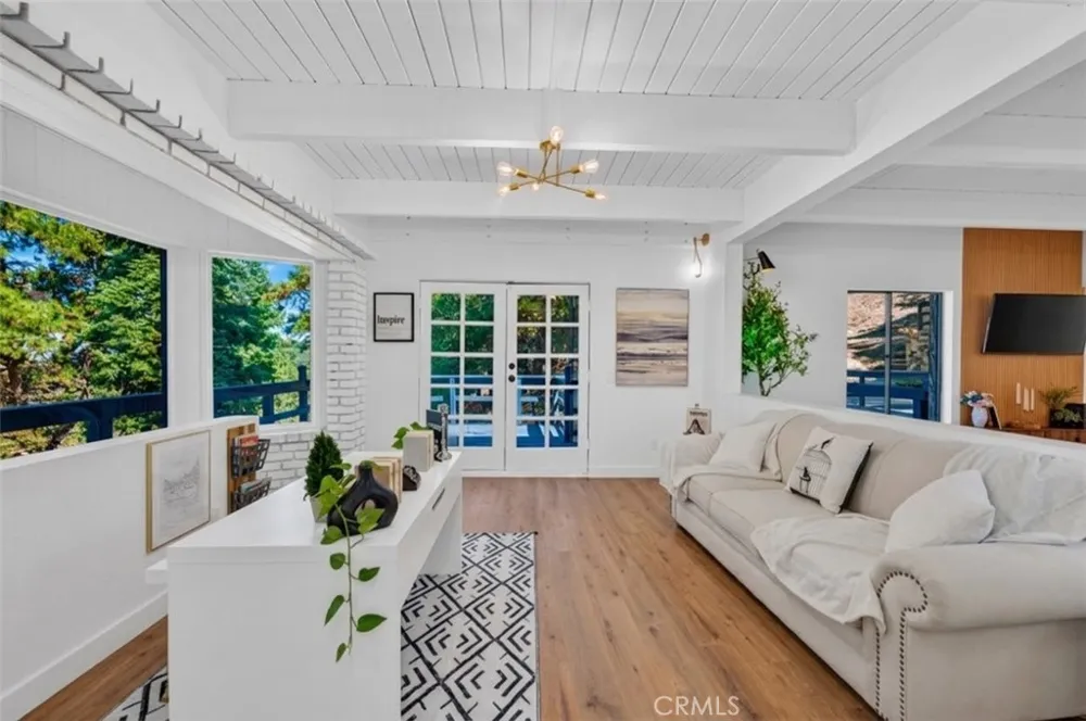 30916 Glen Oak Running Springs, CA 92382