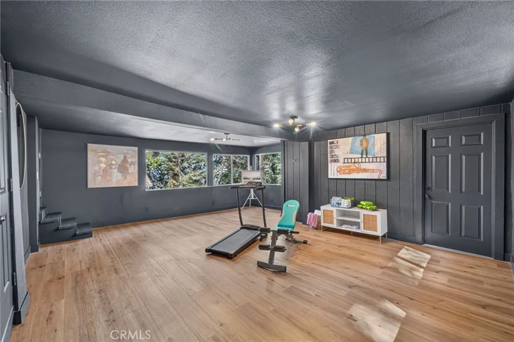 30916 Glen Oak Running Springs, CA 92382