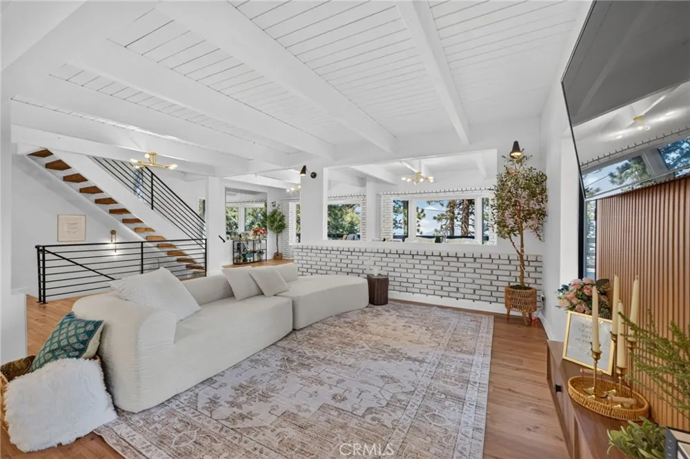 30916 Glen Oak Running Springs, CA 92382