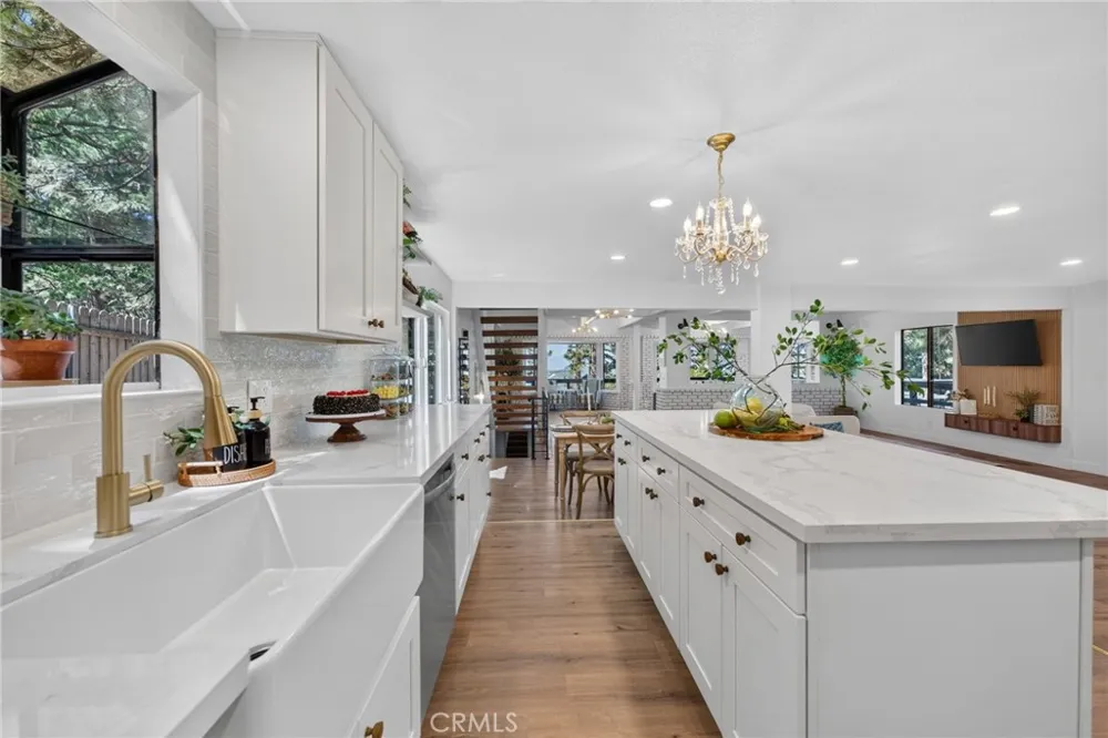 30916 Glen Oak Running Springs, CA 92382