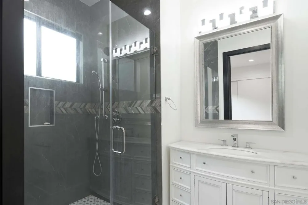 1168 Muirlands Vista Way La Jolla, CA 92109