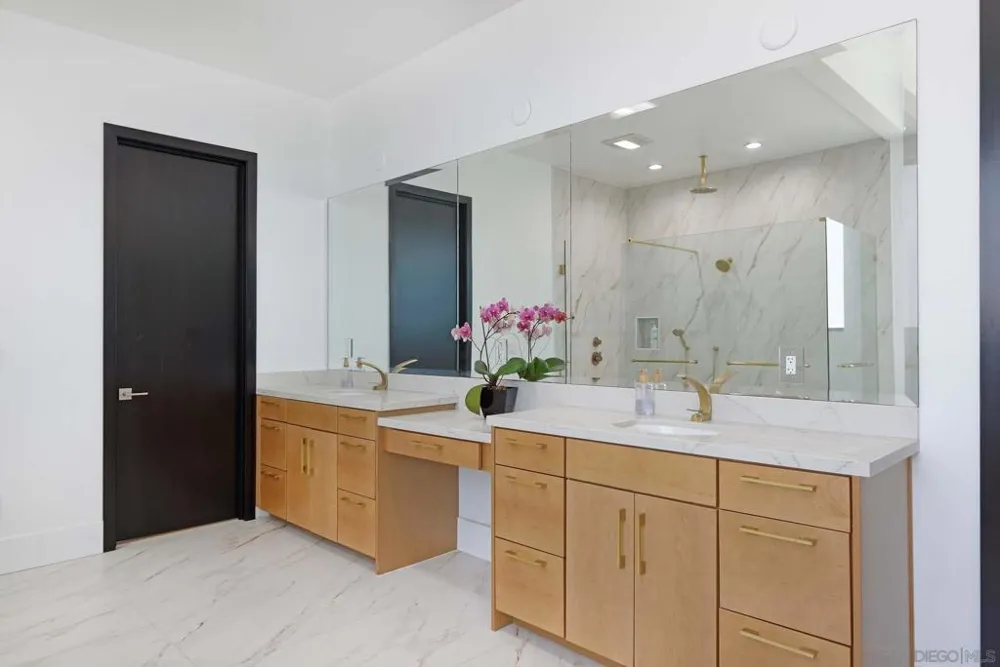1168 Muirlands Vista Way La Jolla, CA 92109