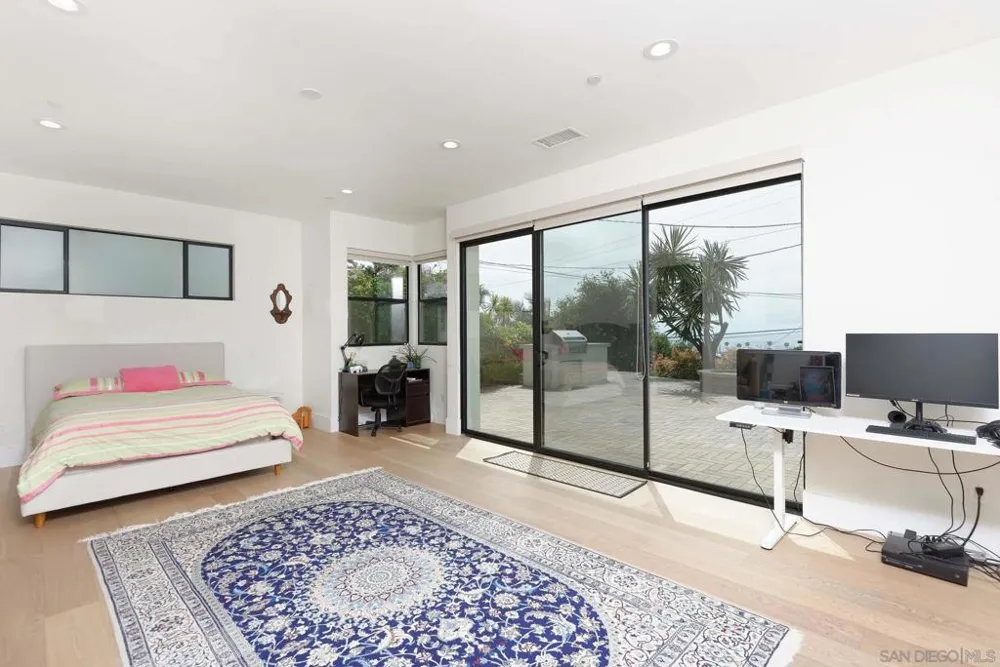 1168 Muirlands Vista Way La Jolla, CA 92109