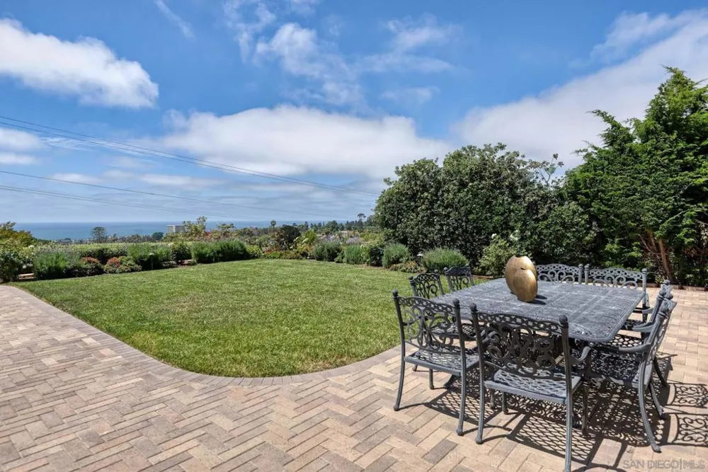 1168 Muirlands Vista Way La Jolla, CA 92109