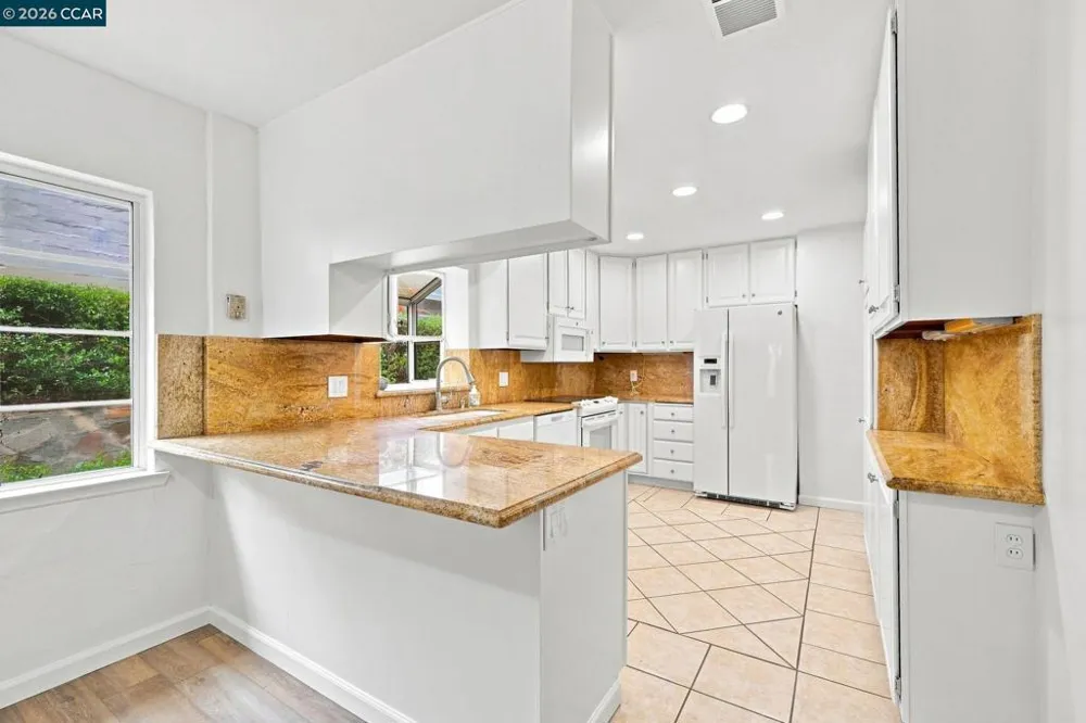 1169 Roxanne Ave Hayward, CA 94542