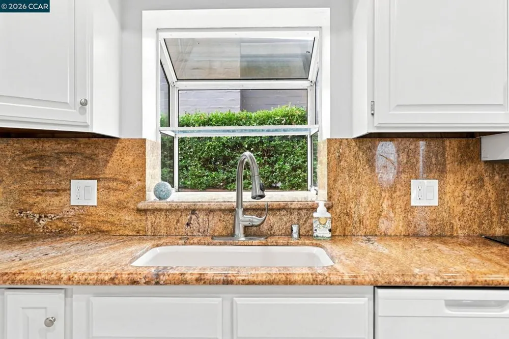 1169 Roxanne Ave Hayward, CA 94542