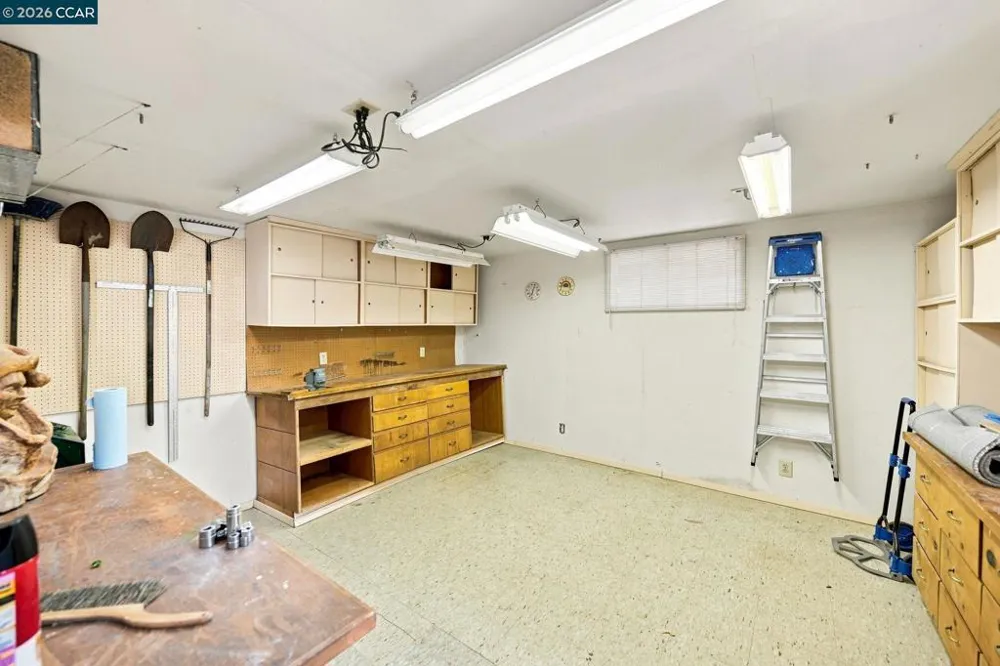 1169 Roxanne Ave Hayward, CA 94542