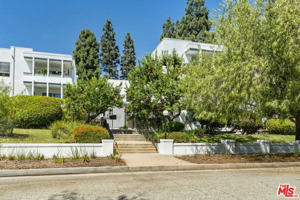 190 Arroyo Terrace #305 Pasadena, CA 91103