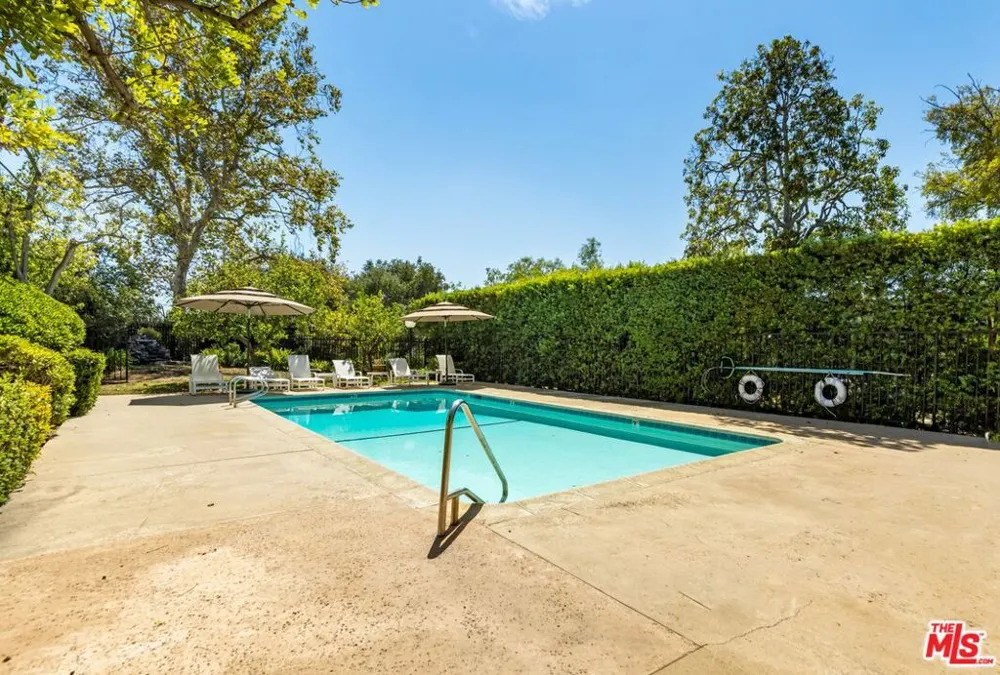 190 Arroyo Terrace #305 Pasadena, CA 91103