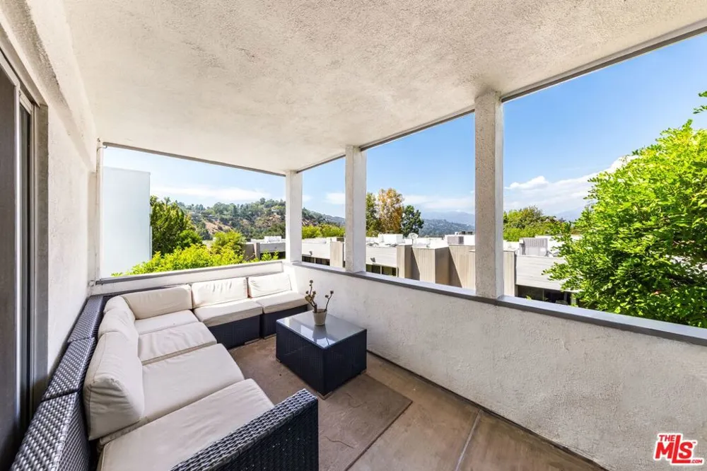 190 Arroyo Terrace #305 Pasadena, CA 91103
