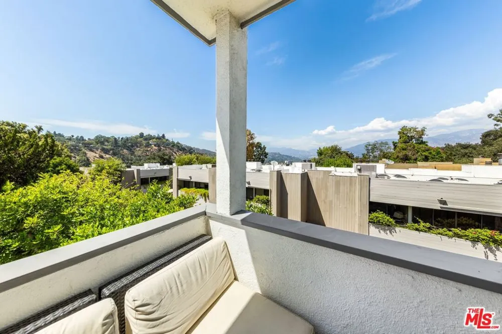 190 Arroyo Terrace #305 Pasadena, CA 91103