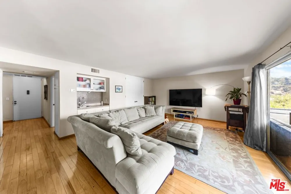 190 Arroyo Terrace #305 Pasadena, CA 91103