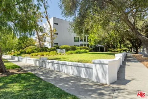 190 Arroyo Terrace #305