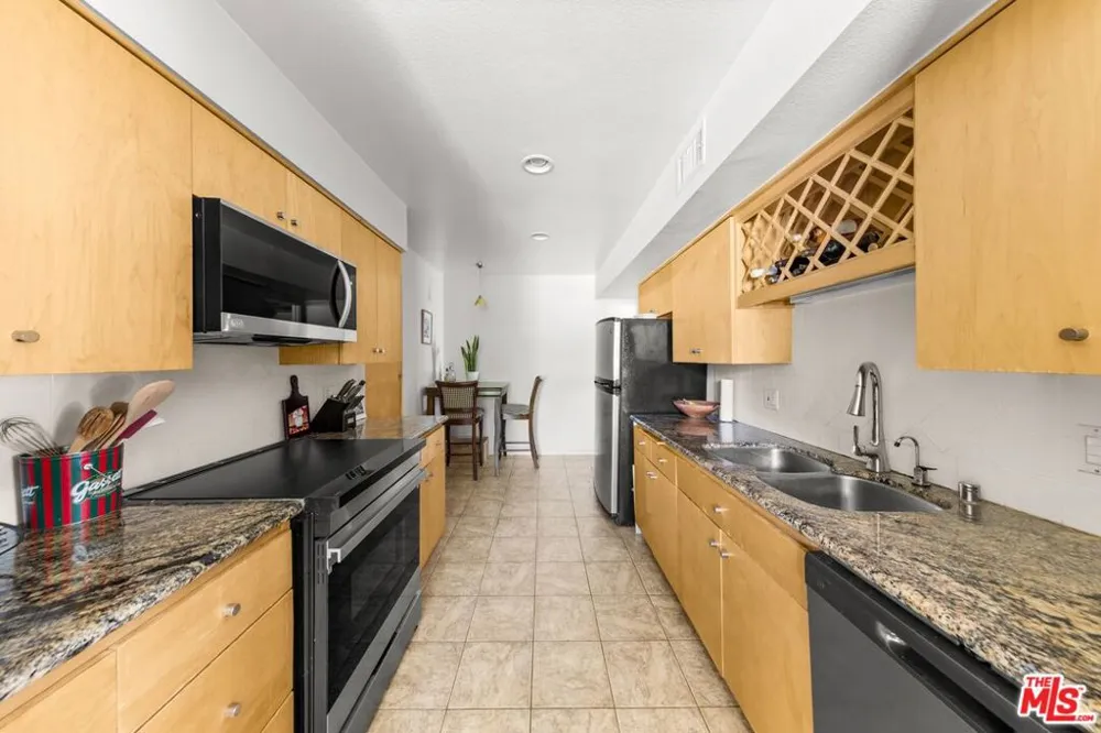 190 Arroyo Terrace #305 Pasadena, CA 91103