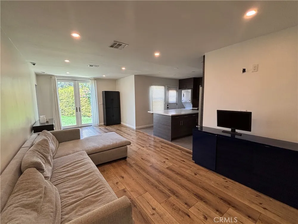 6529 Aura Avenue Reseda, CA 91335