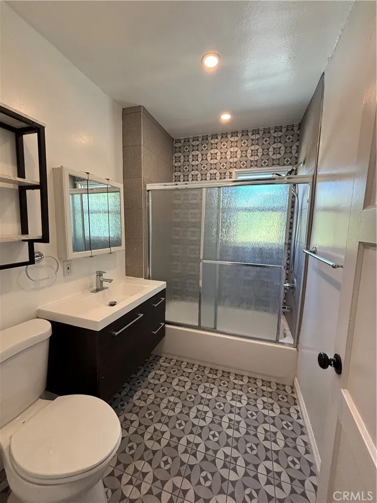 6529 Aura Avenue Reseda, CA 91335