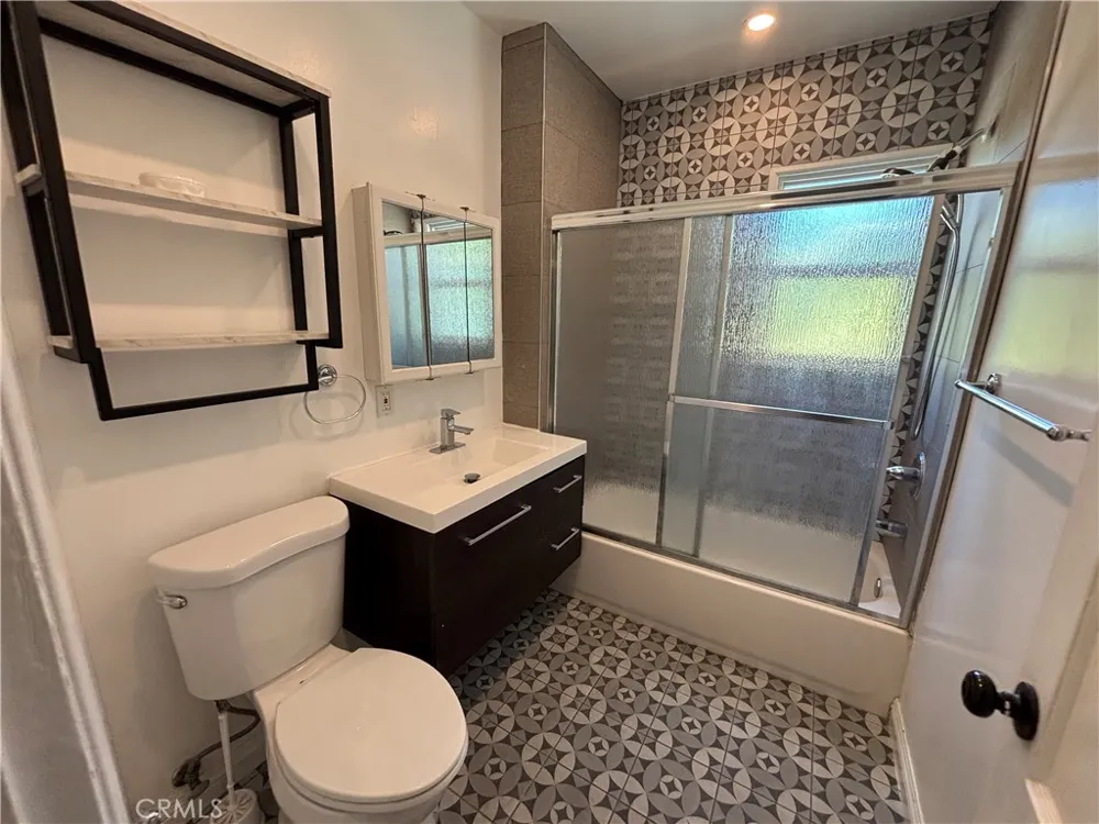 6529 Aura Avenue Reseda, CA 91335