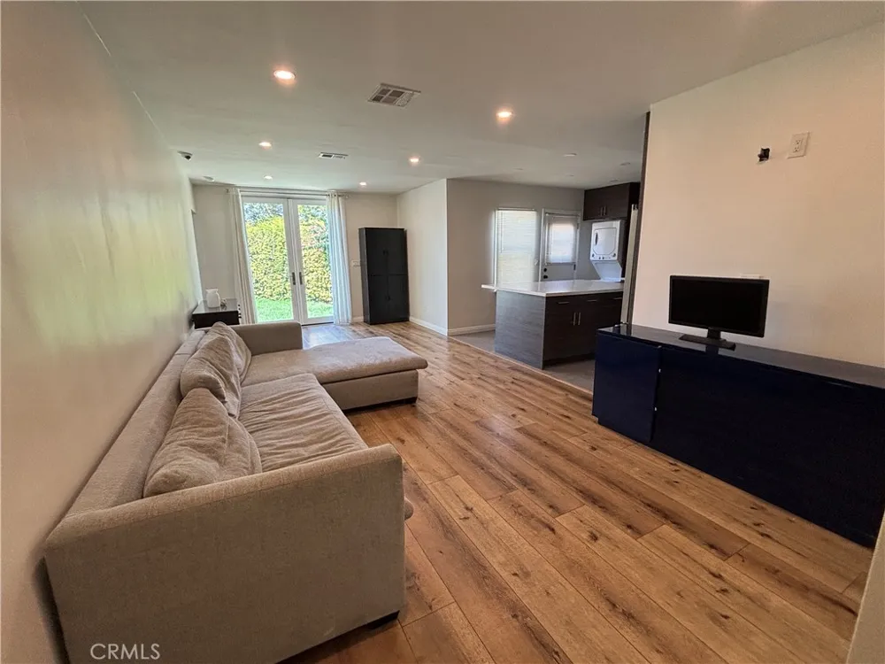 6529 Aura Avenue Reseda, CA 91335