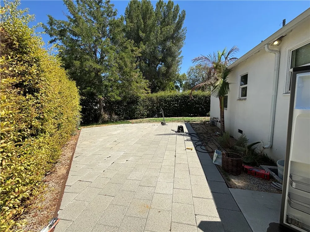 6529 Aura Avenue Reseda, CA 91335