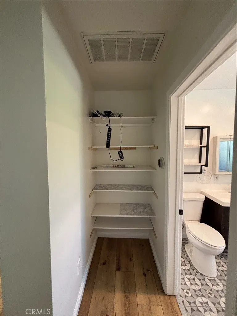 6529 Aura Avenue Reseda, CA 91335