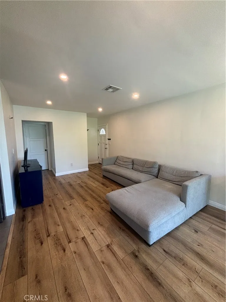 6529 Aura Avenue Reseda, CA 91335