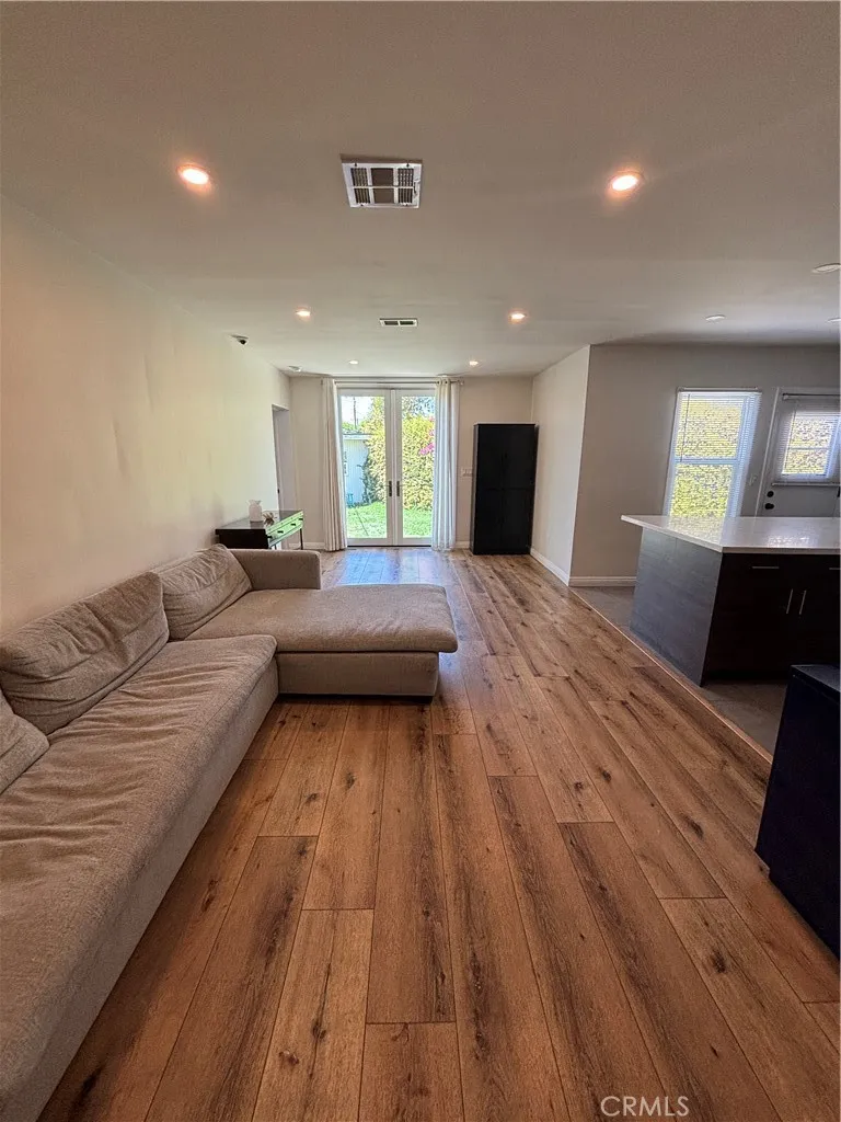 6529 Aura Avenue Reseda, CA 91335