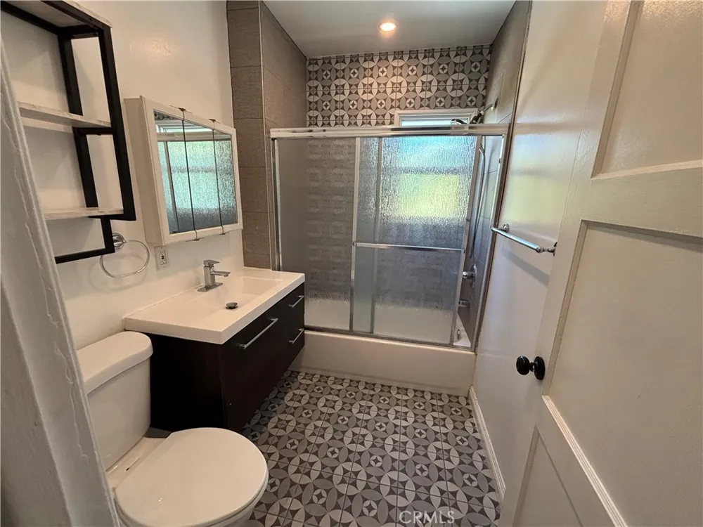 6529 Aura Avenue Reseda, CA 91335