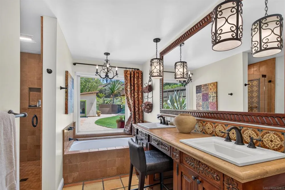 3220 Avenida Reposo Escondido, CA 92029