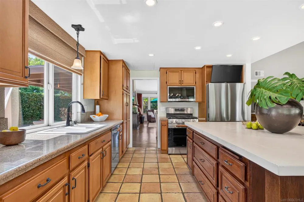 3220 Avenida Reposo Escondido, CA 92029
