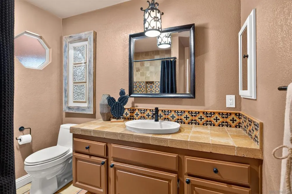 3220 Avenida Reposo Escondido, CA 92029