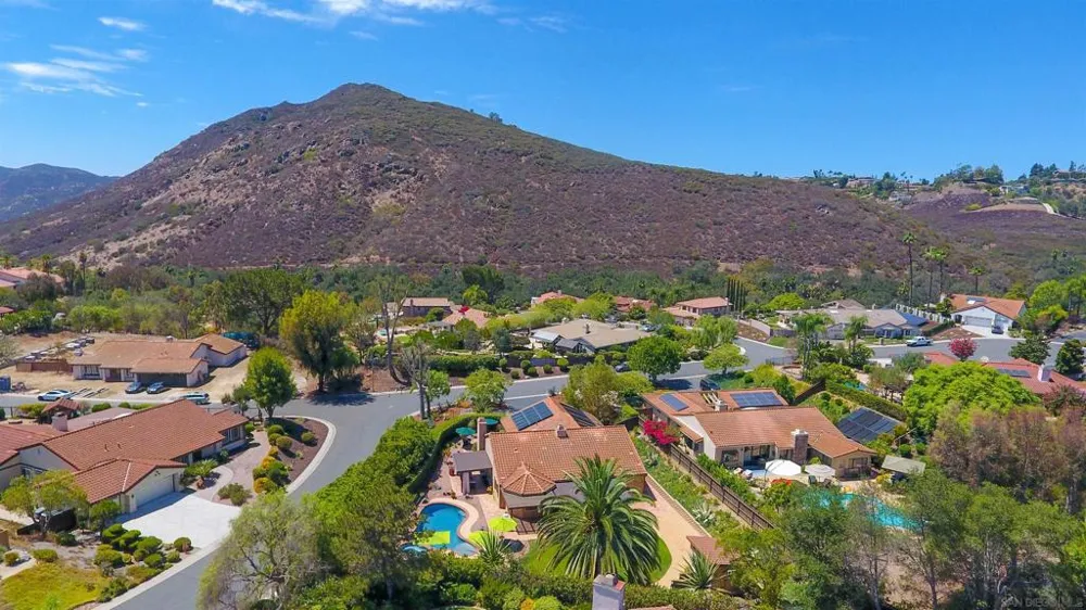 3220 Avenida Reposo Escondido, CA 92029