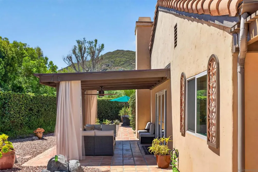 3220 Avenida Reposo Escondido, CA 92029