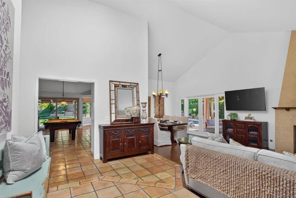 3220 Avenida Reposo Escondido, CA 92029