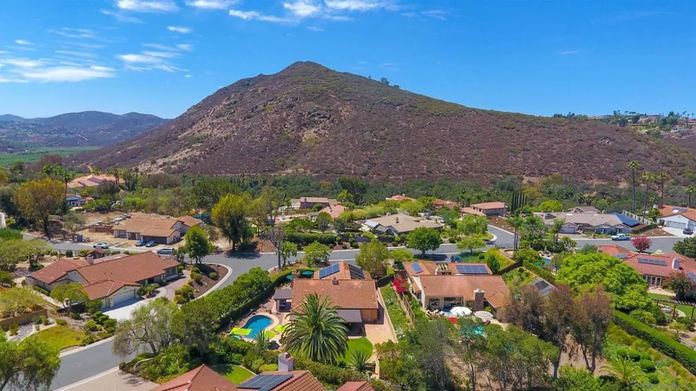 3220 Avenida Reposo Escondido, CA 92029