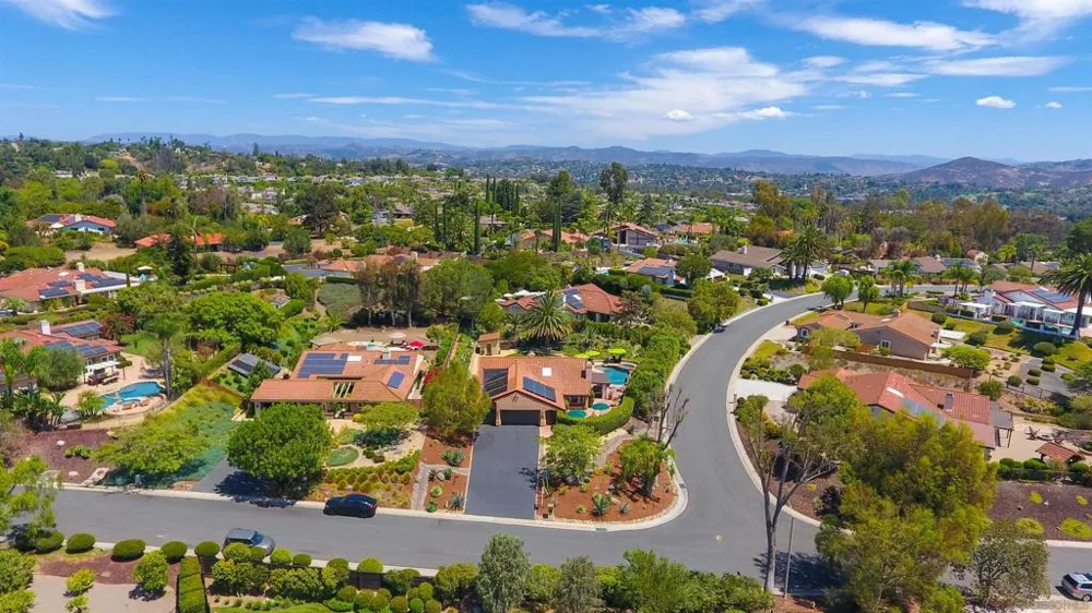 3220 Avenida Reposo Escondido, CA 92029