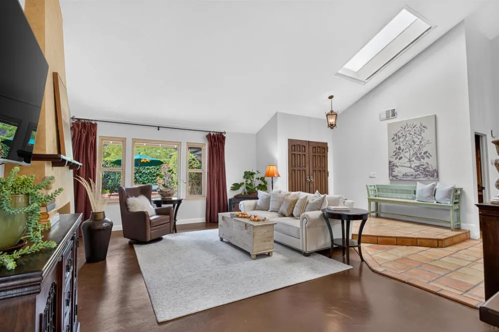 3220 Avenida Reposo Escondido, CA 92029