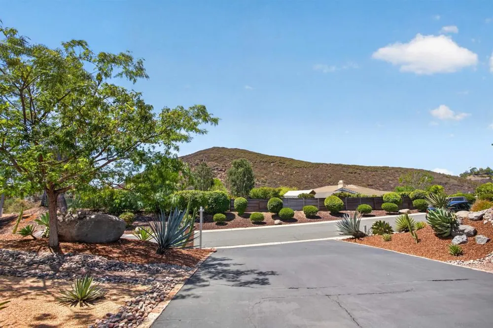 3220 Avenida Reposo Escondido, CA 92029