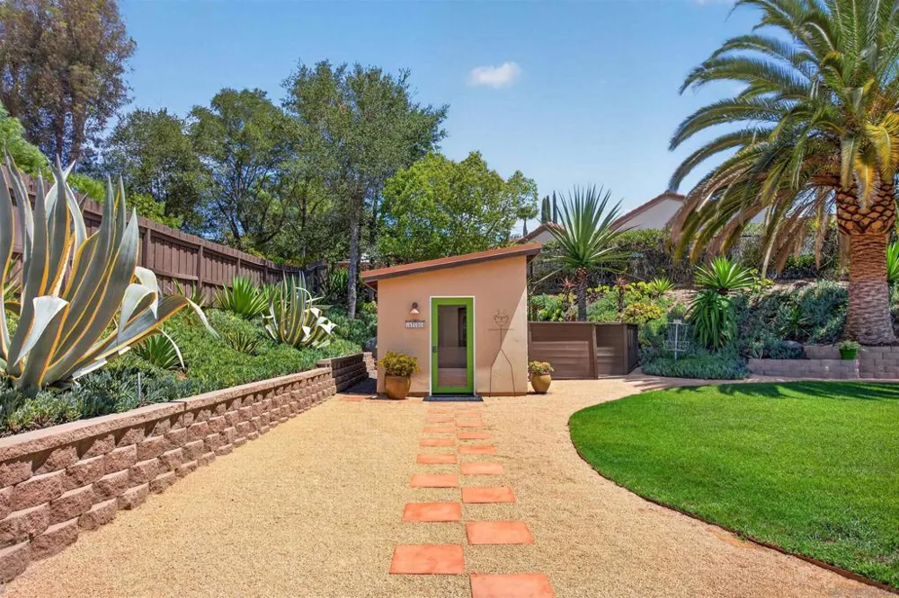 3220 Avenida Reposo Escondido, CA 92029