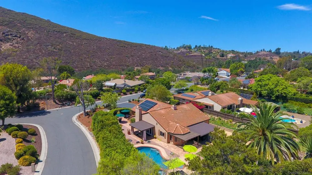 3220 Avenida Reposo Escondido, CA 92029