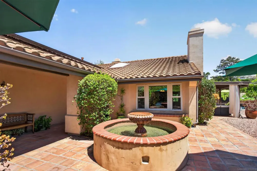 3220 Avenida Reposo Escondido, CA 92029
