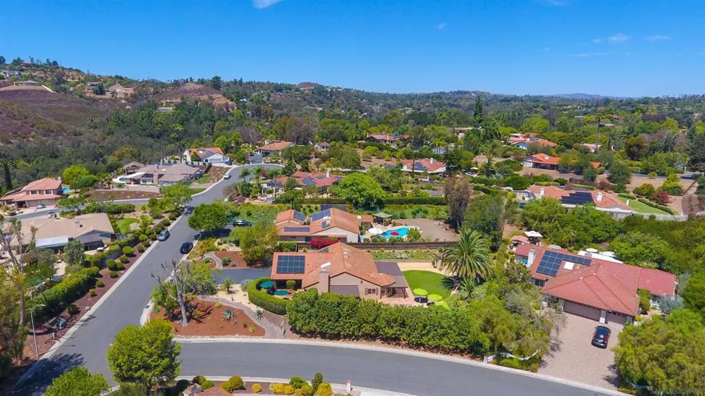3220 Avenida Reposo Escondido, CA 92029
