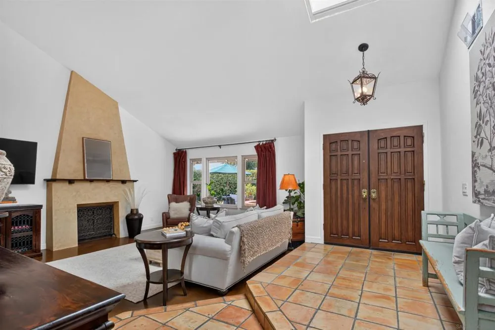 3220 Avenida Reposo Escondido, CA 92029