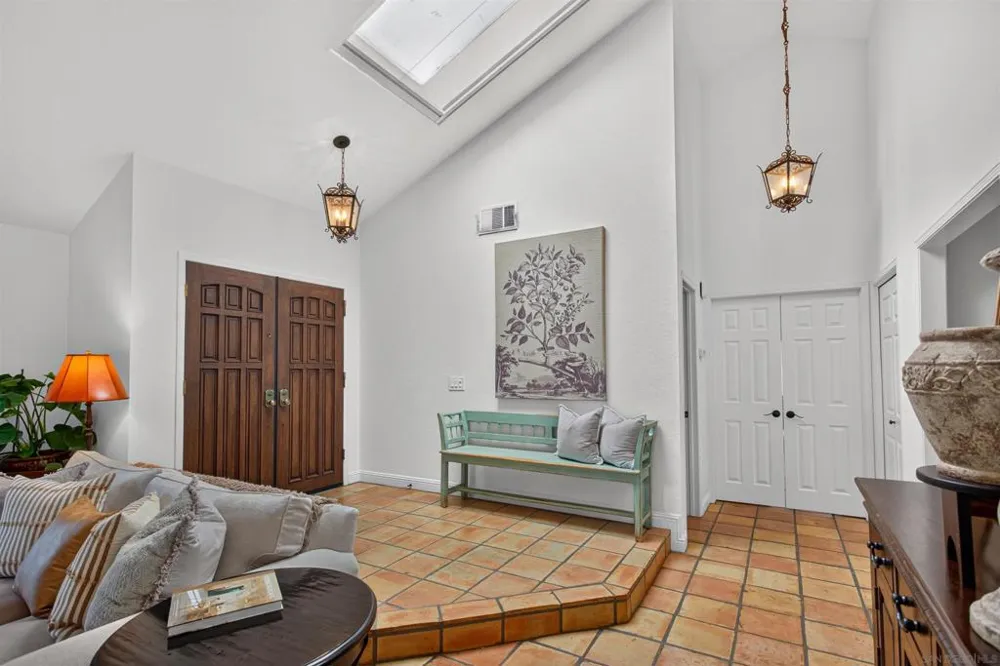 3220 Avenida Reposo Escondido, CA 92029