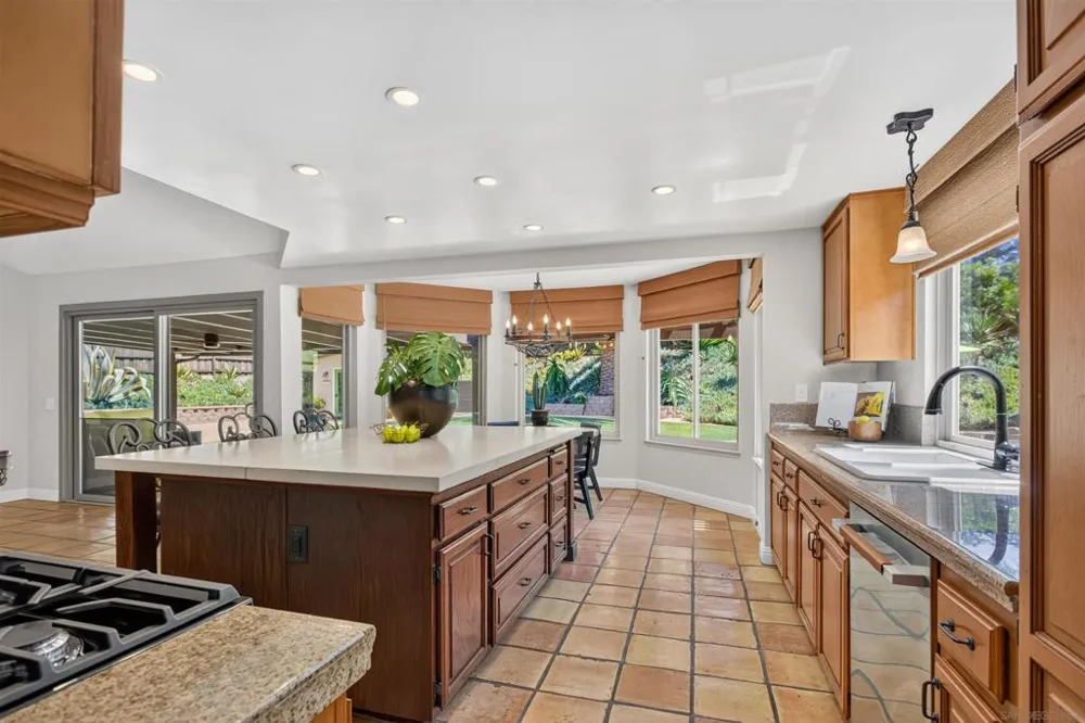 3220 Avenida Reposo Escondido, CA 92029