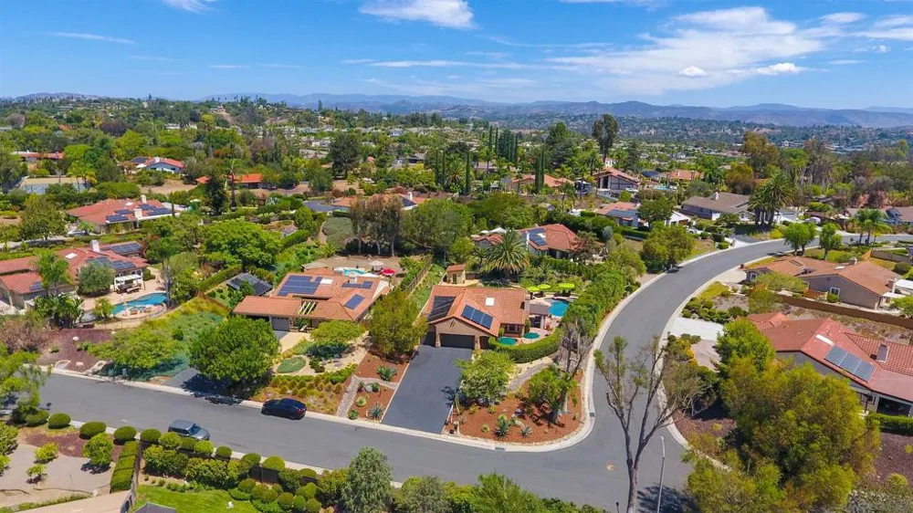 3220 Avenida Reposo Escondido, CA 92029