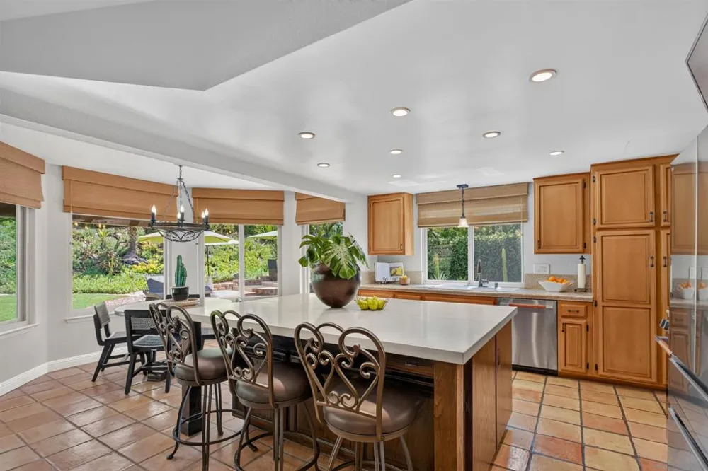 3220 Avenida Reposo Escondido, CA 92029