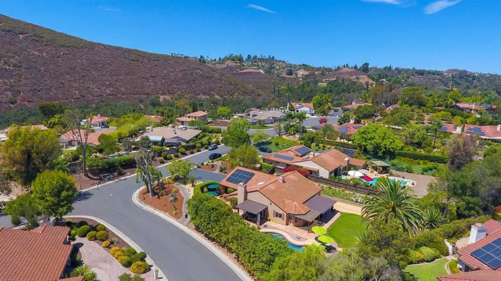3220 Avenida Reposo Escondido, CA 92029